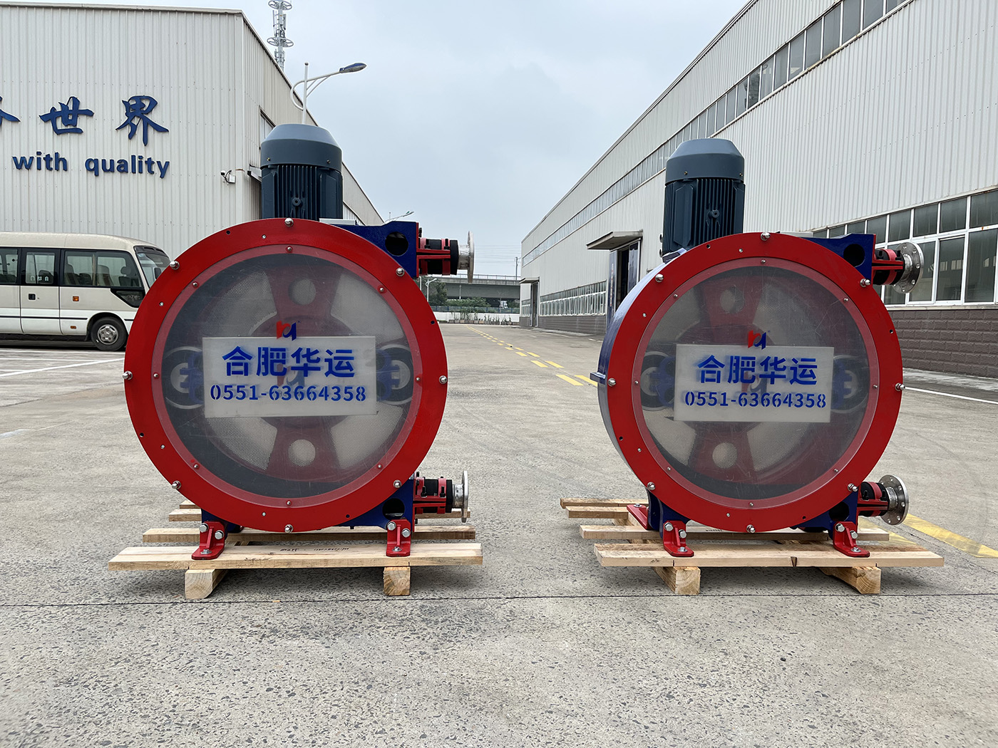 华运机械两台高压定制软管泵成功进军锂电市场，展现中国智造硬核实力